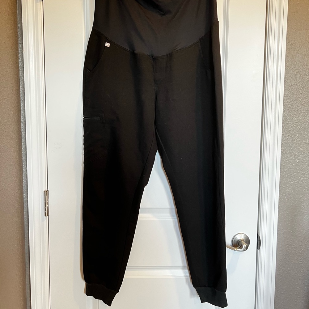 FIGS Zamora Jogger Maternity Scrubs - Black - L